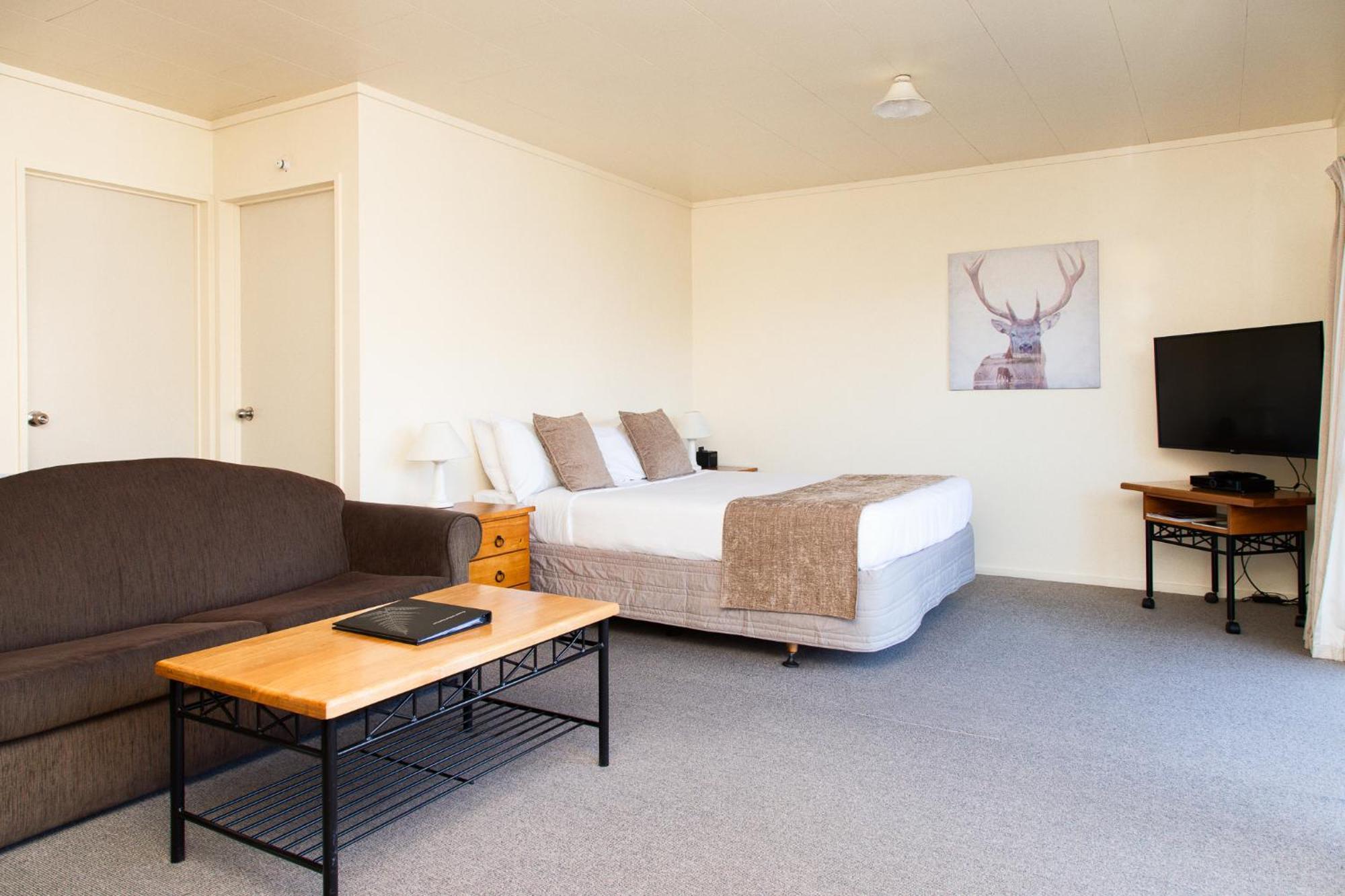 Ride Base Wanaka Apartments Bagian luar foto