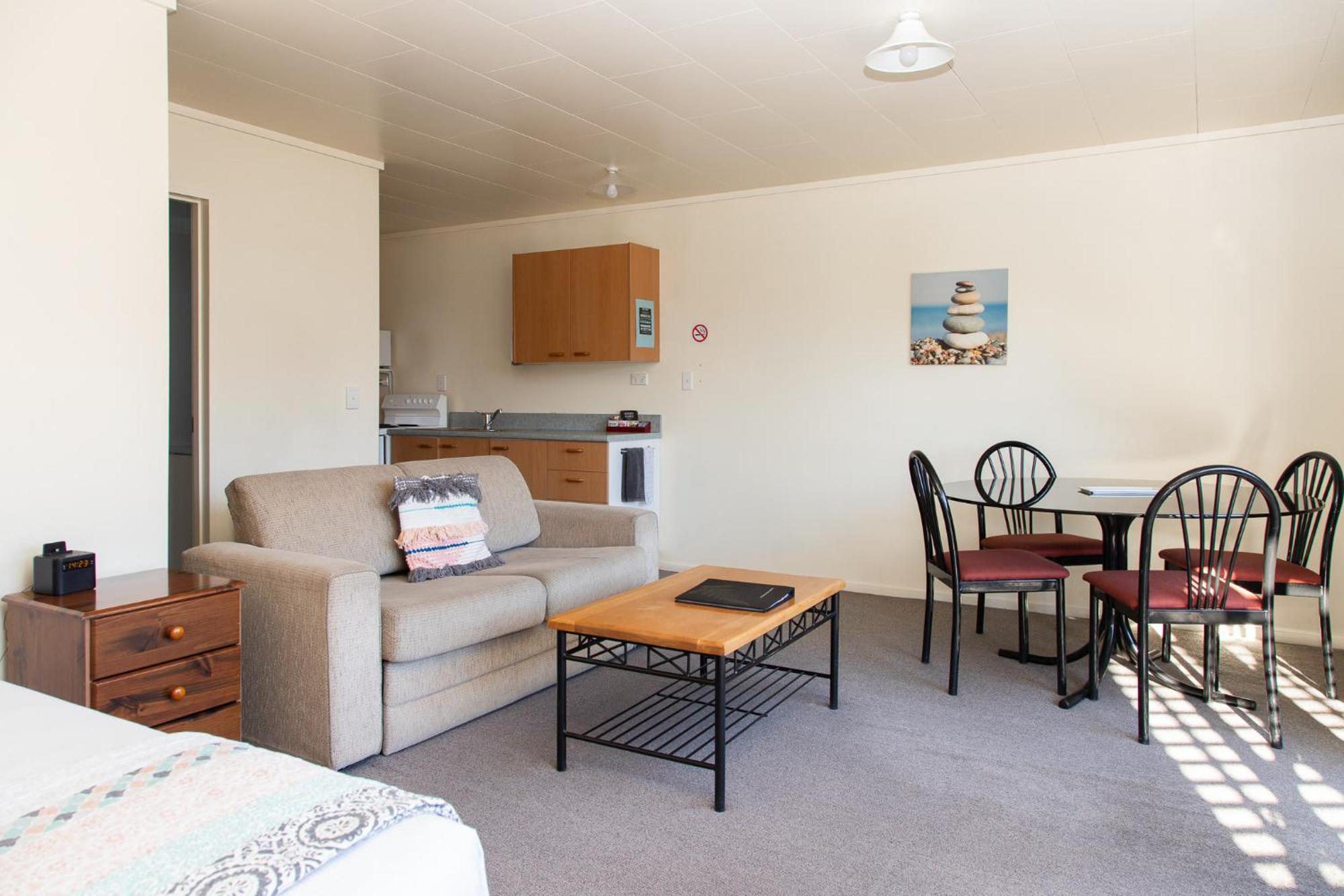 Ride Base Wanaka Apartments Bagian luar foto
