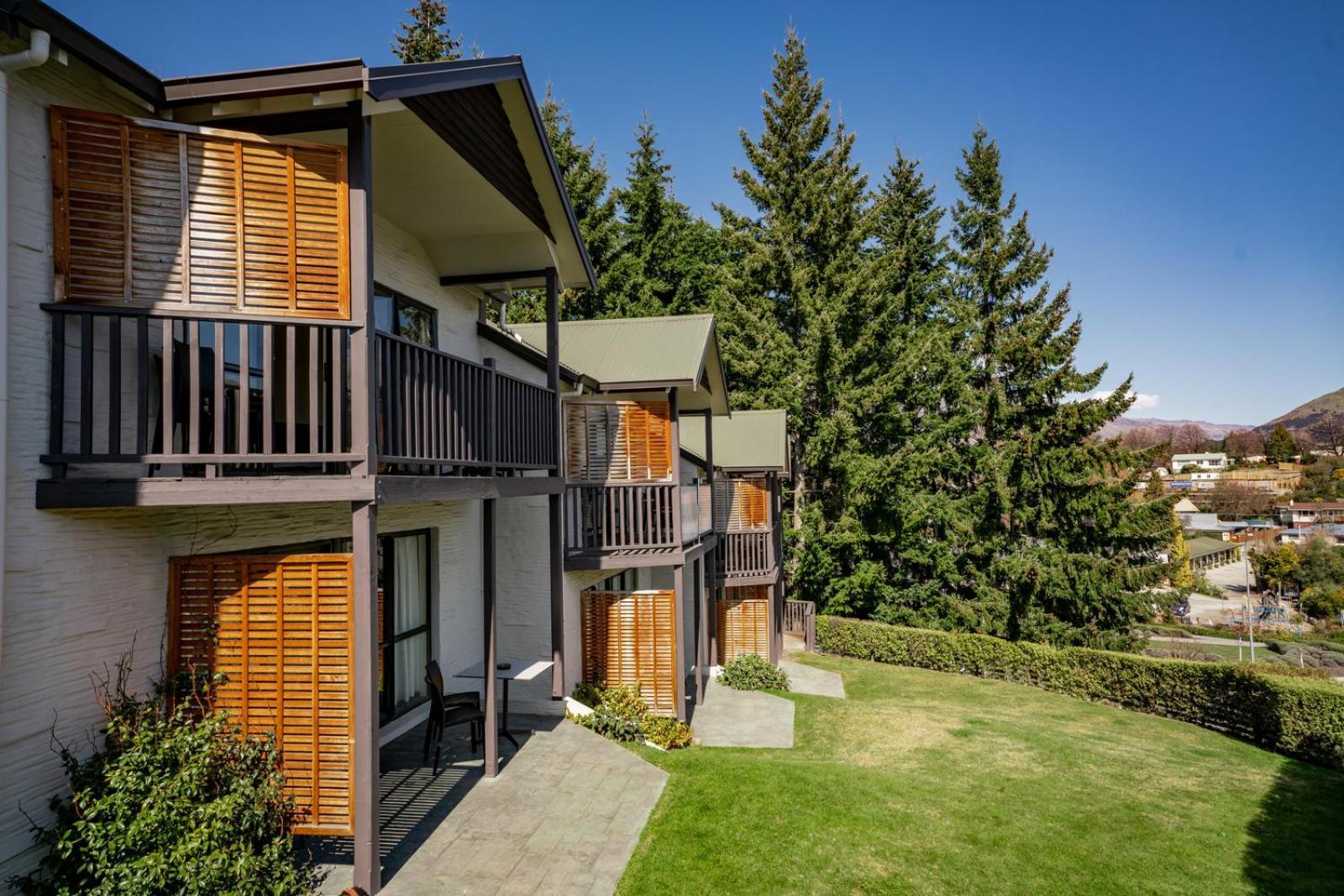 Ride Base Wanaka Apartments Bagian luar foto
