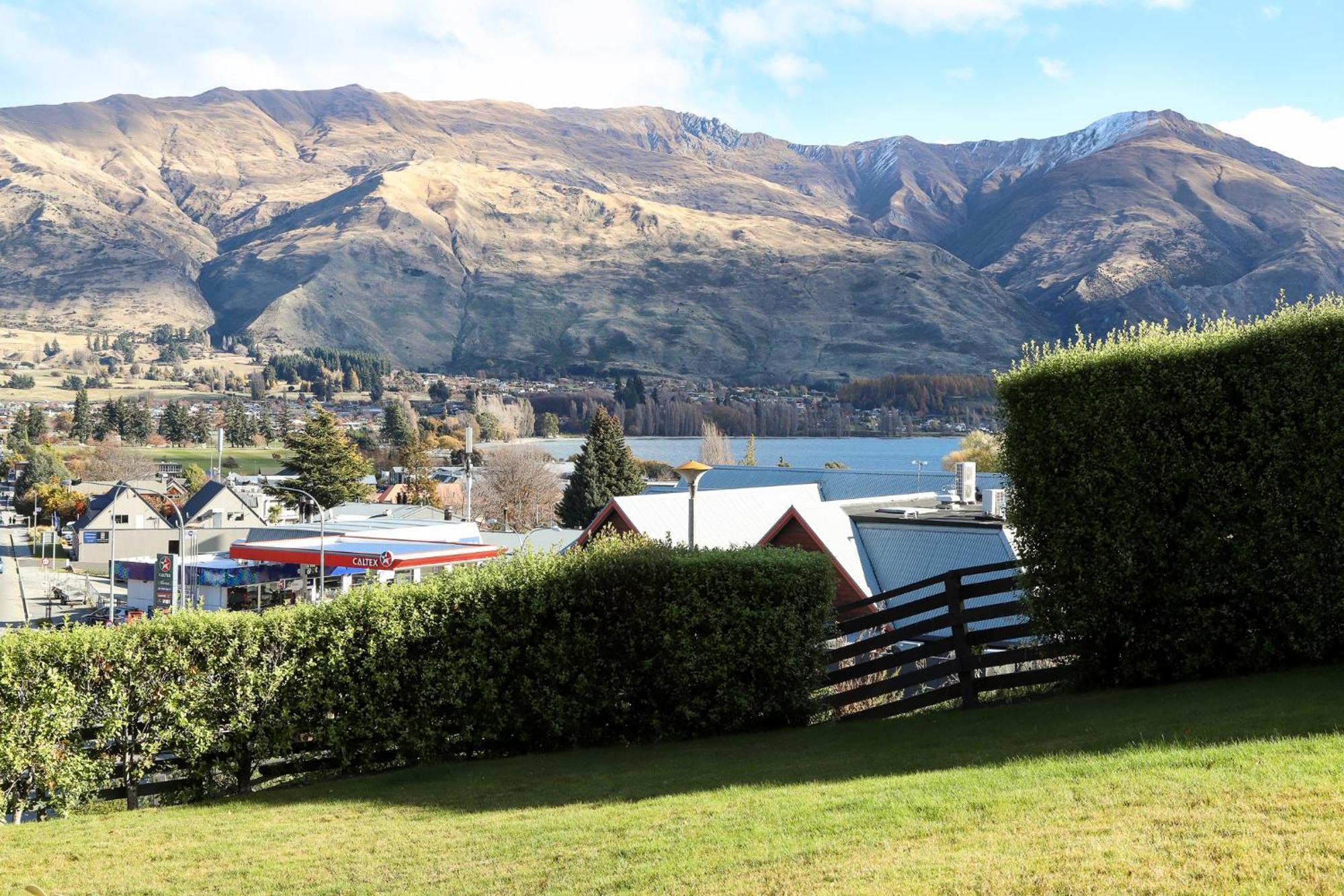Ride Base Wanaka Apartments Bagian luar foto