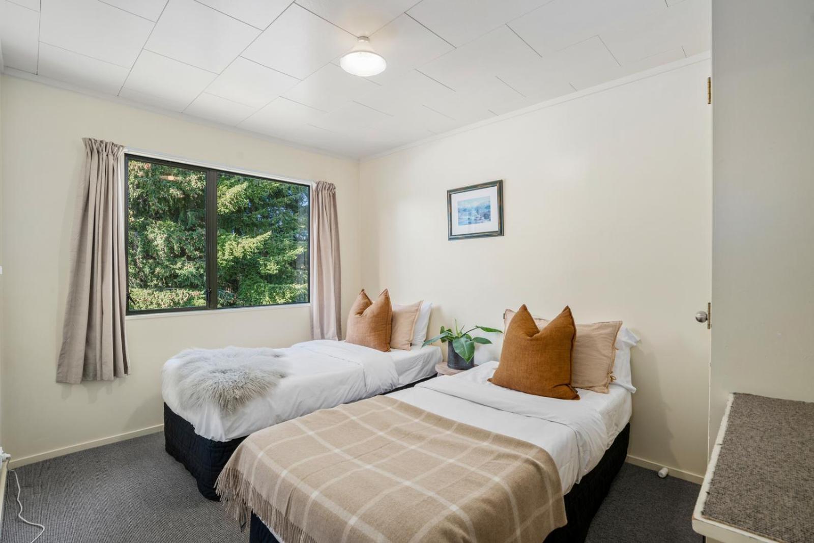 Ride Base Wanaka Apartments Bagian luar foto
