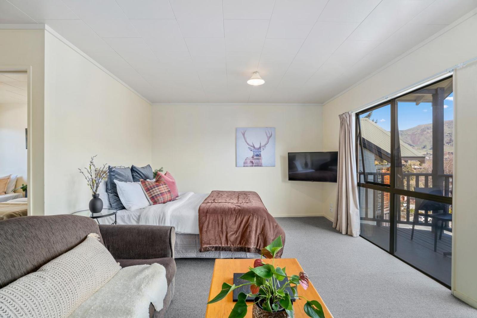 Ride Base Wanaka Apartments Bagian luar foto