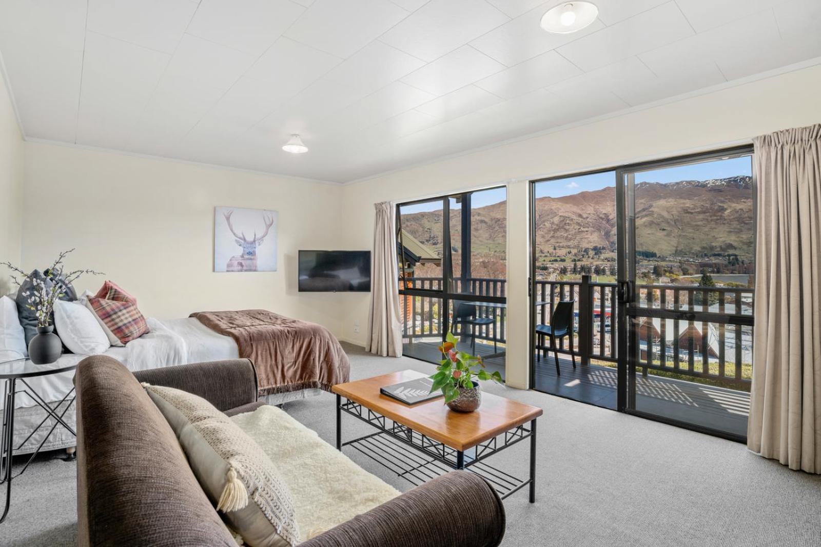Ride Base Wanaka Apartments Bagian luar foto