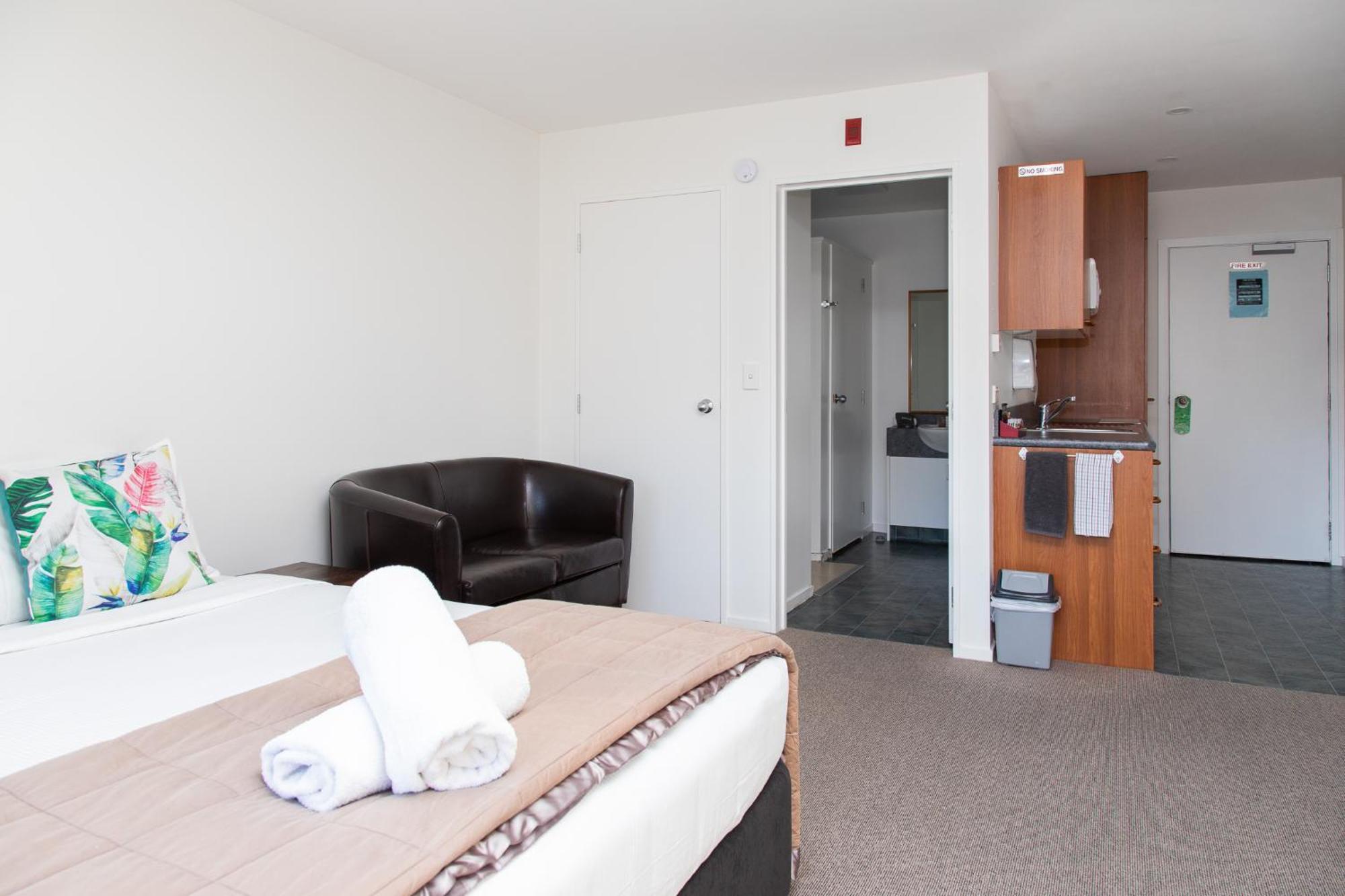 Ride Base Wanaka Apartments Bagian luar foto
