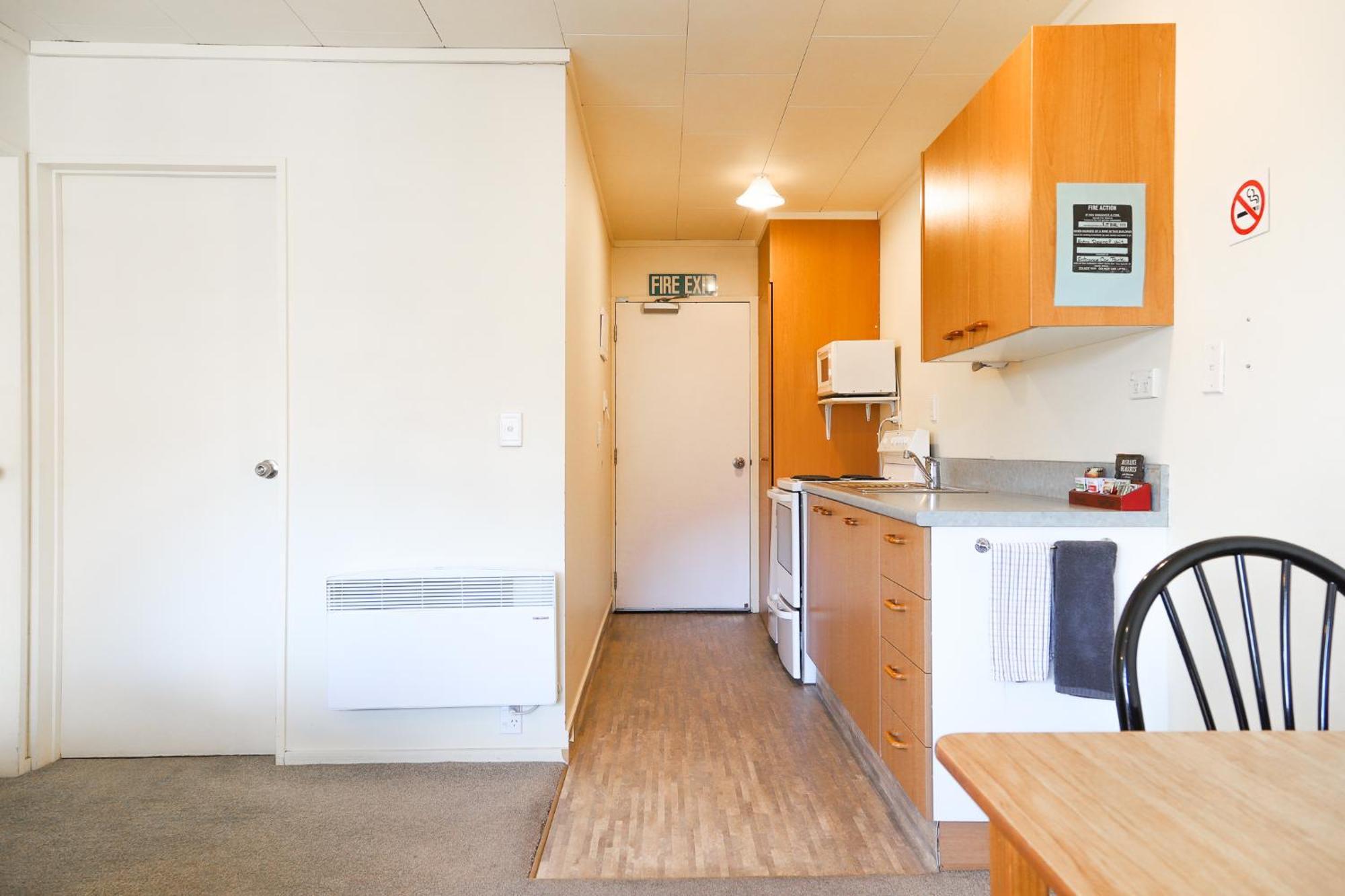 Ride Base Wanaka Apartments Bagian luar foto
