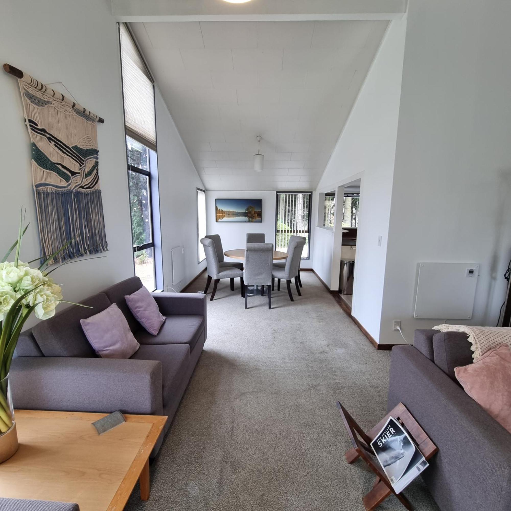 Ride Base Wanaka Apartments Bagian luar foto