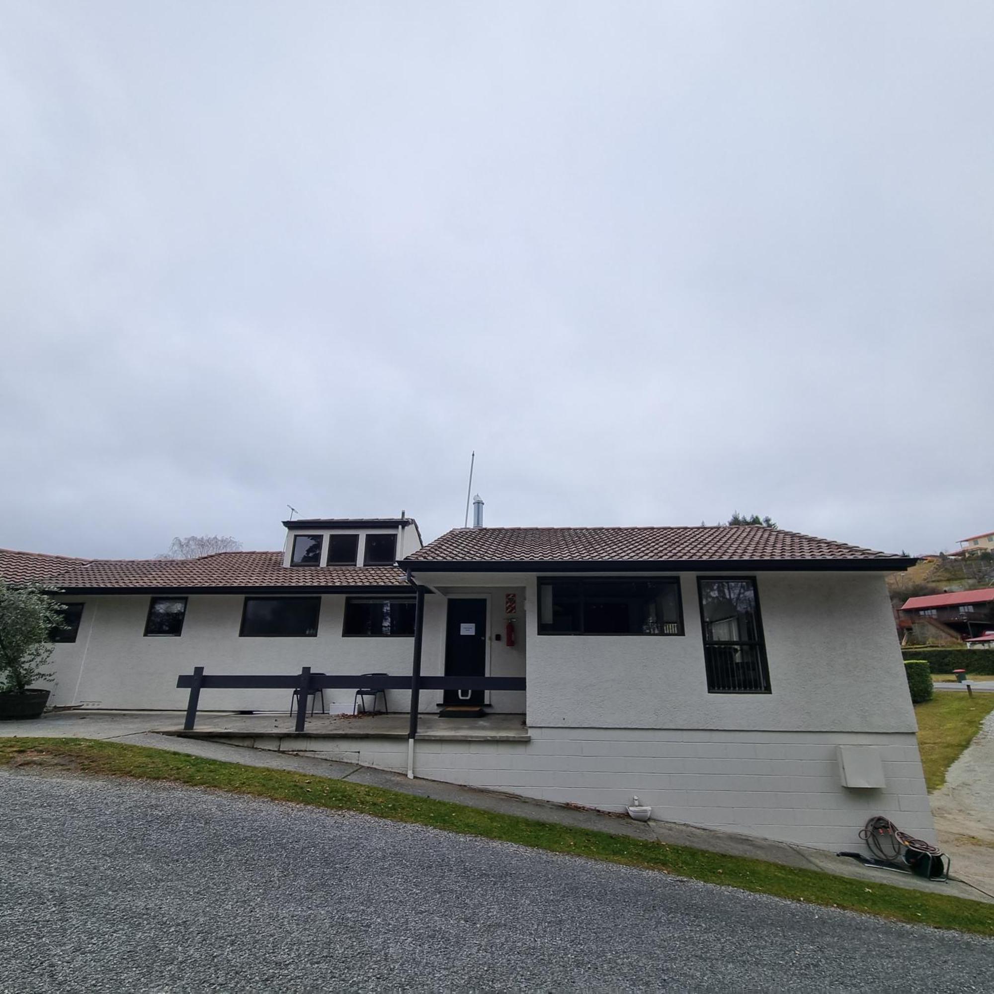 Ride Base Wanaka Apartments Bagian luar foto
