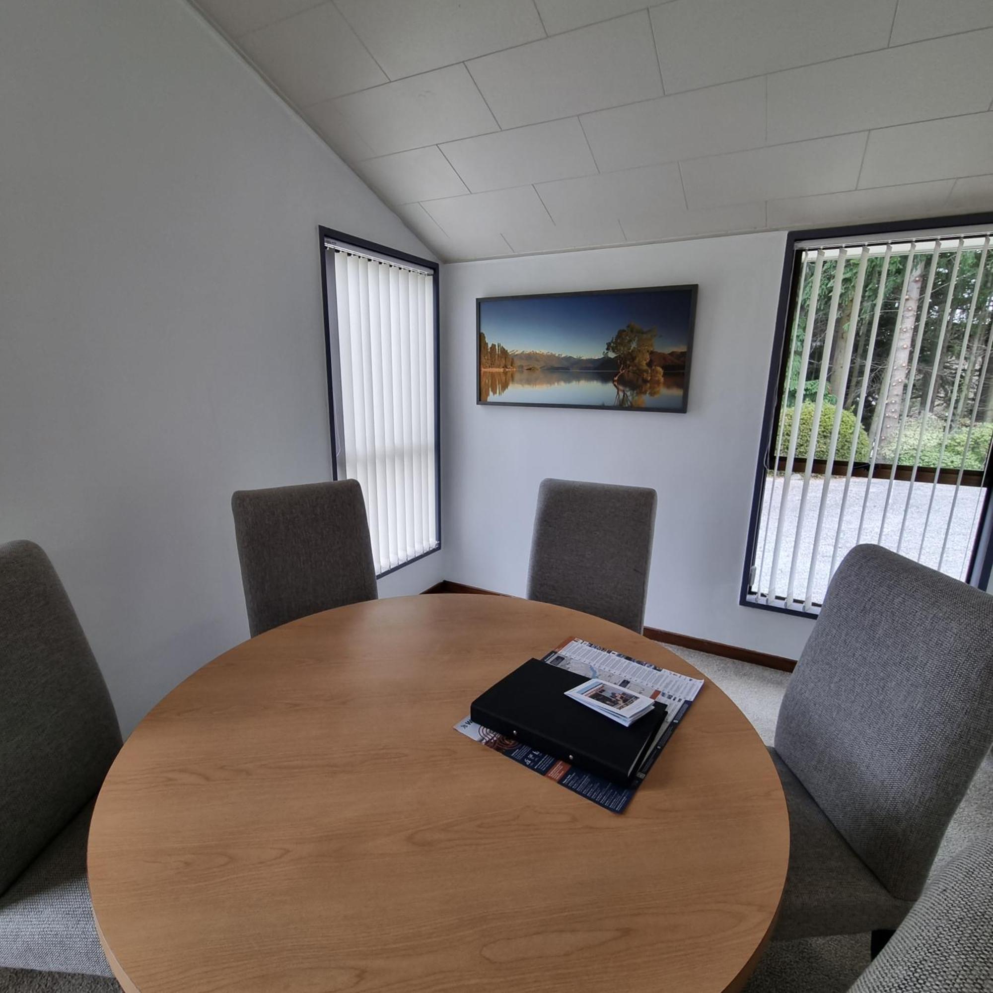 Ride Base Wanaka Apartments Bagian luar foto