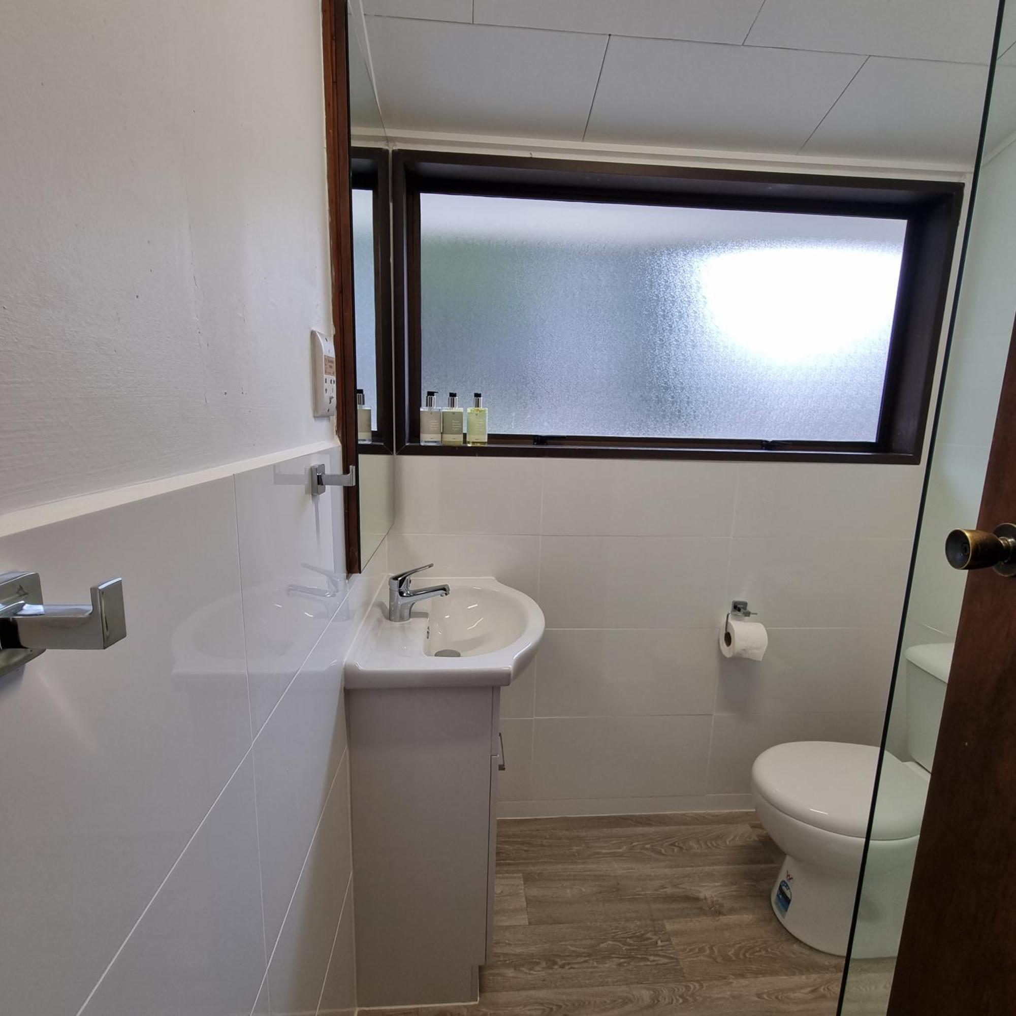 Ride Base Wanaka Apartments Bagian luar foto