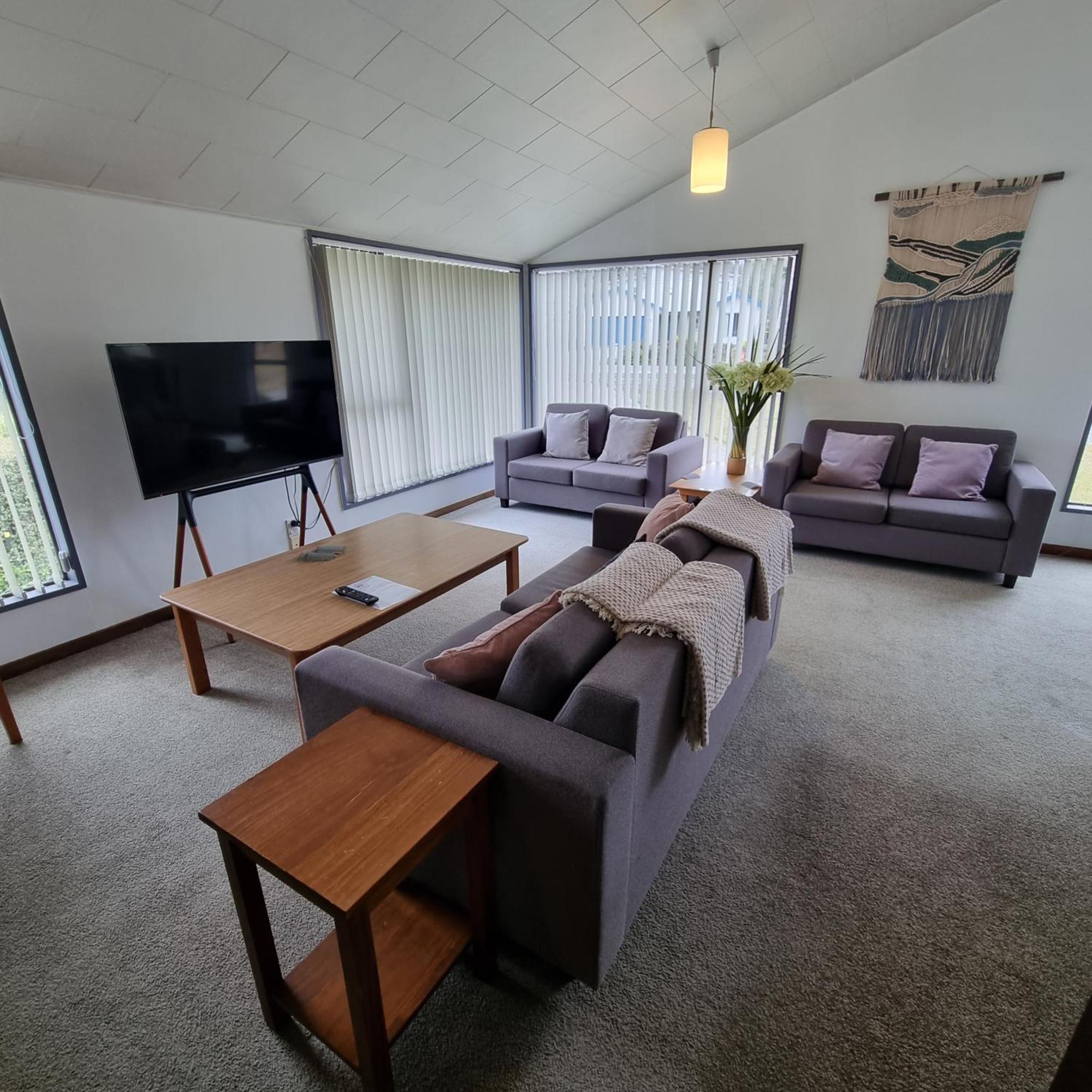 Ride Base Wanaka Apartments Bagian luar foto