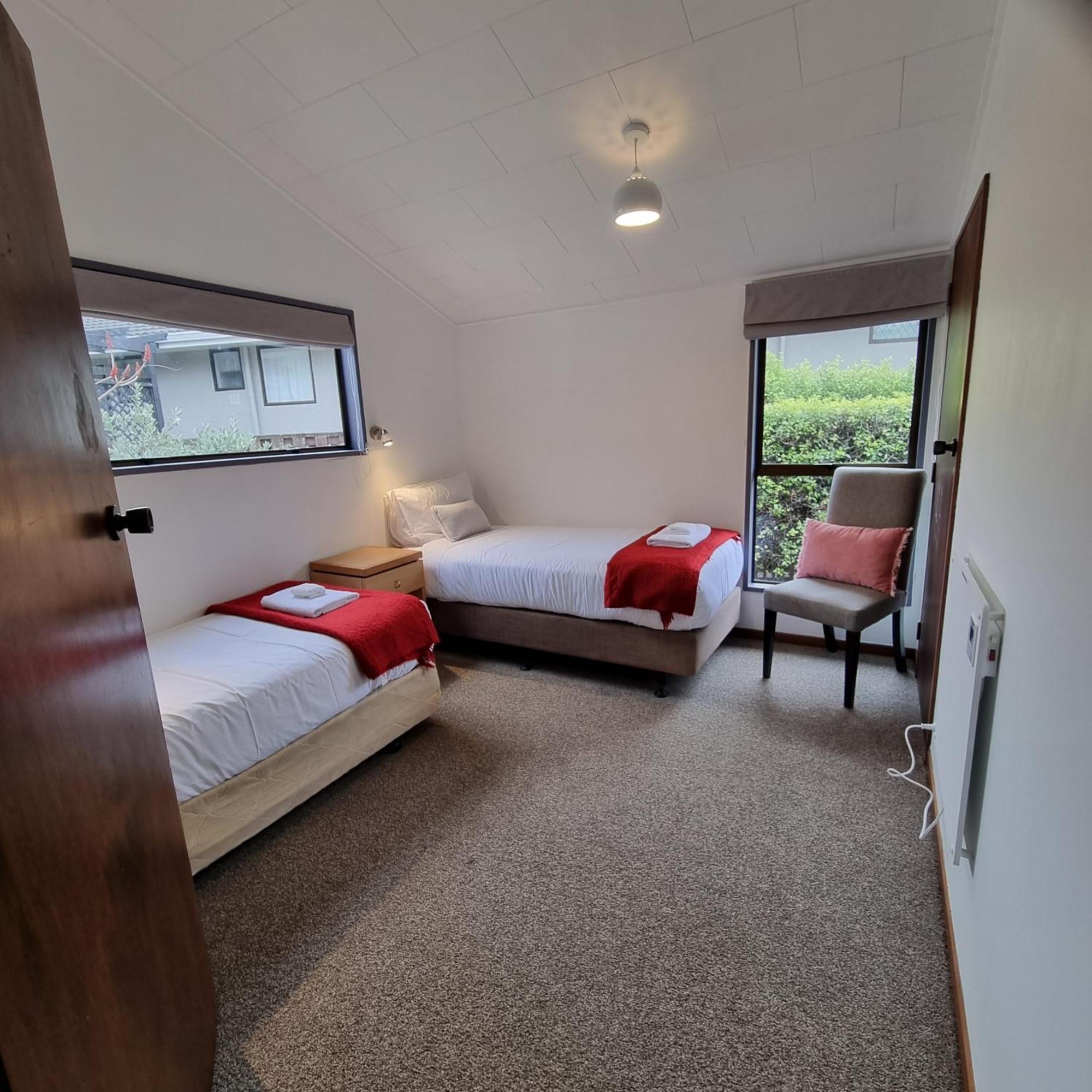 Ride Base Wanaka Apartments Bagian luar foto