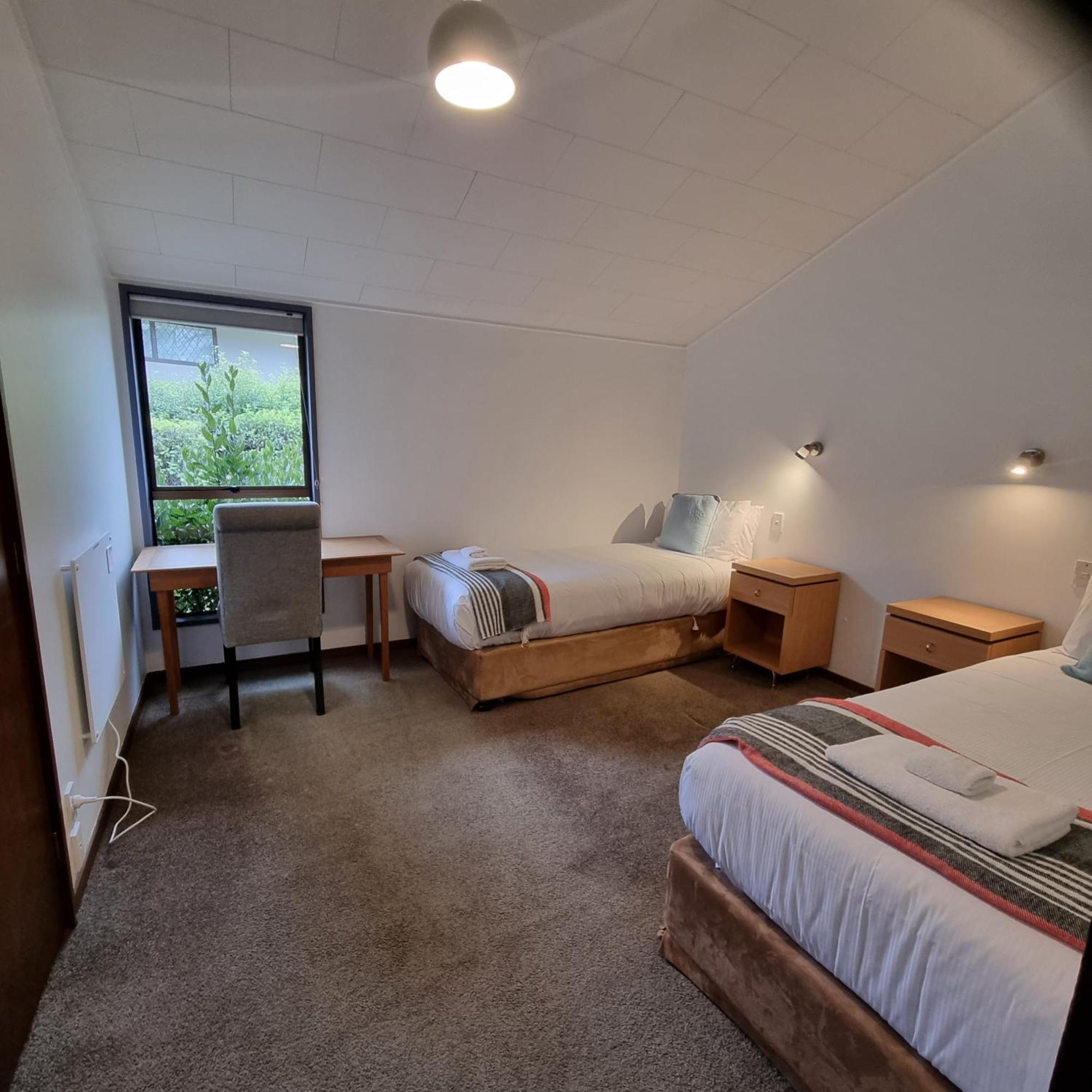 Ride Base Wanaka Apartments Bagian luar foto